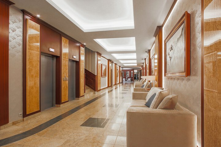 Entrance & Lobby