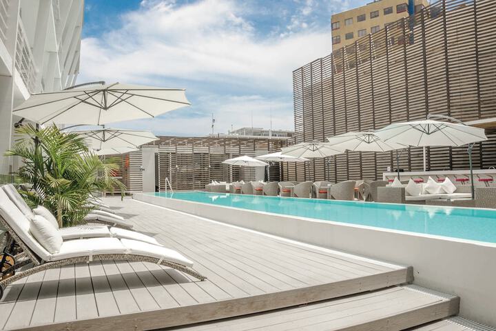 Pool Hotel