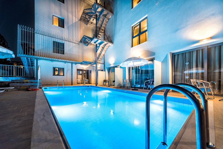 Pool 62 of 93