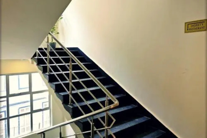 Room 10 of 20