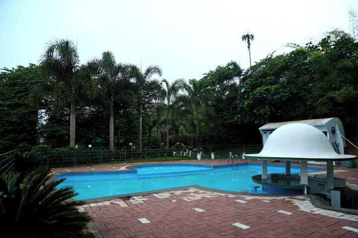Pool 32 of 47