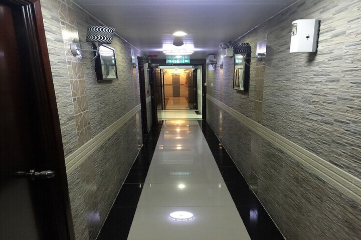 Ballroom/Hall 42 of 48