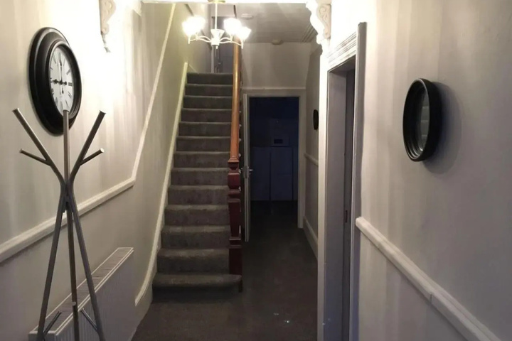 Room 9 of 15