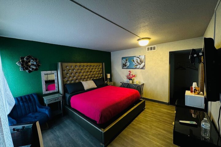 Room 34 of 77