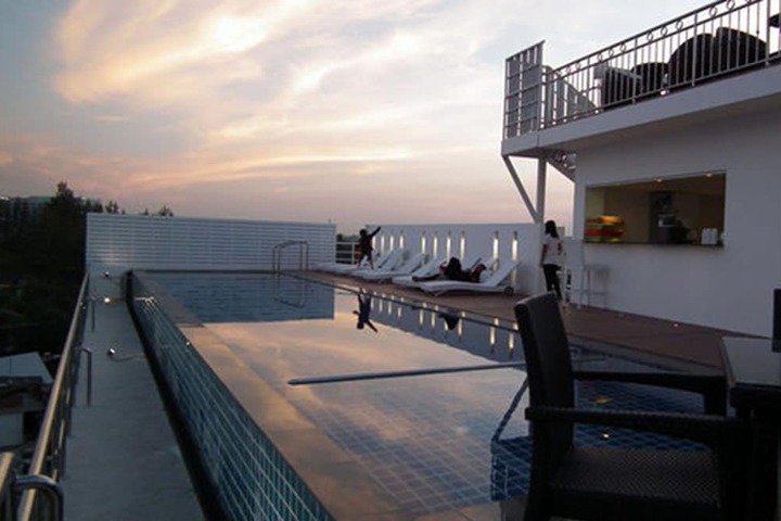 Pool 30 of 44