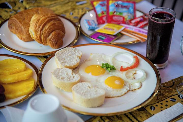 Breakfast/Coffee Service 96 of 110