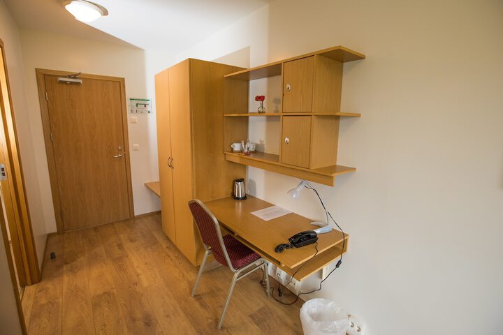 Room 8 of 40