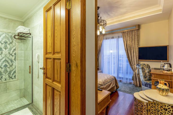 Room 44 of 115