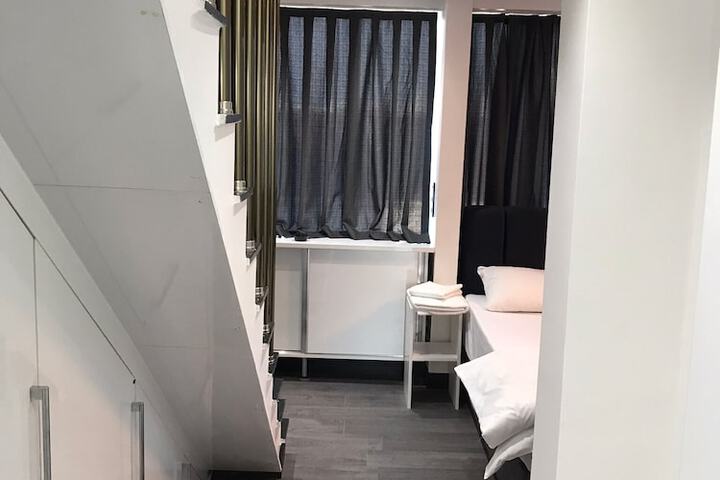 Room 9 of 46