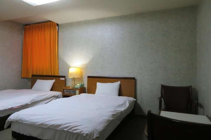 Room 13 of 21