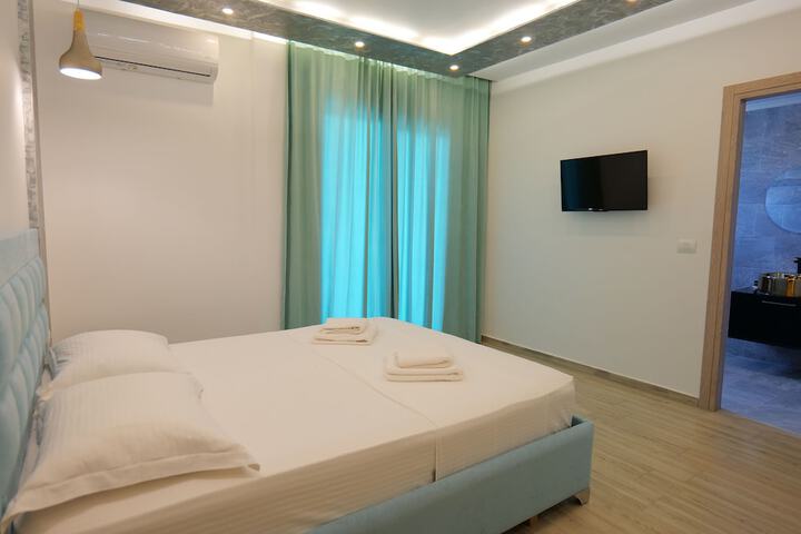 Room 32 of 103
