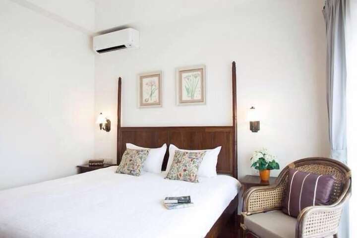 Room 13 of 20