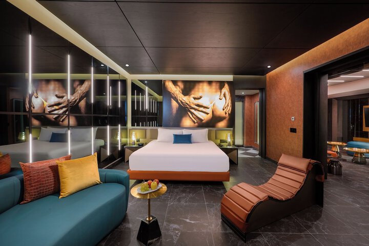 Room 17 of 105