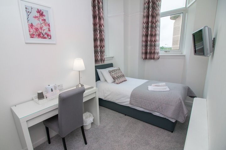 Room 5 of 13
