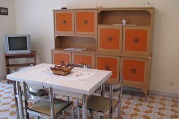 Room 9 of 18