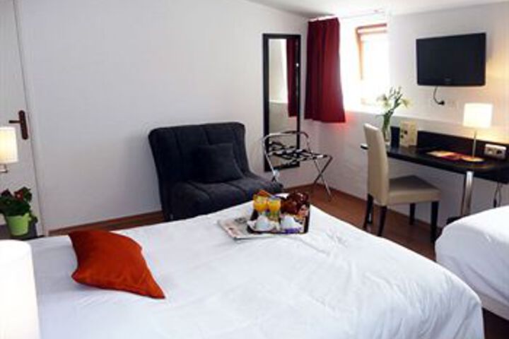 Room 8 of 17