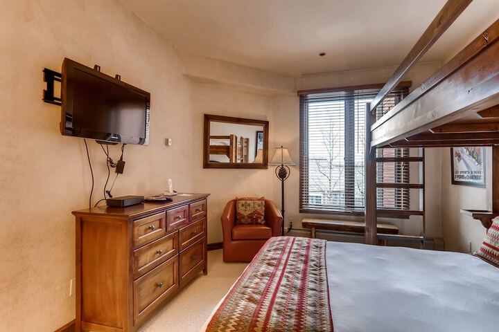 Room 24 of 210