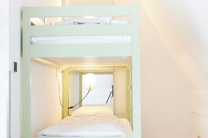Room 44 of 174