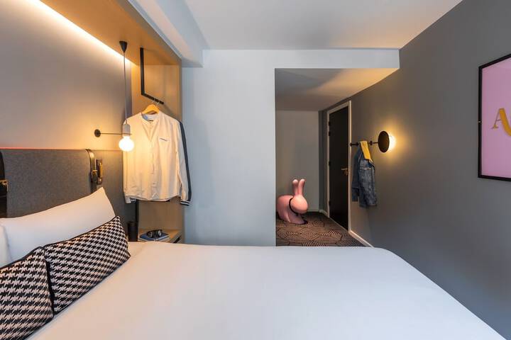 Room 35 of 64