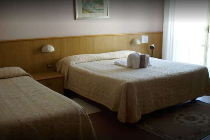 Room 7 of 34