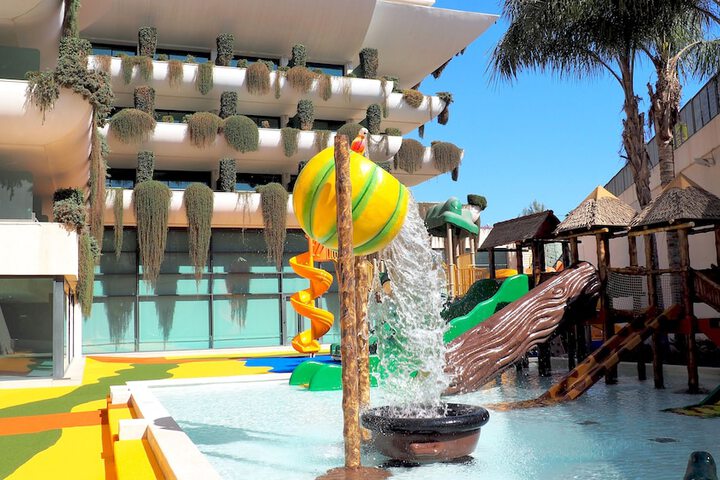 Hotel with Pool