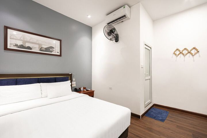 Room 8 of 10