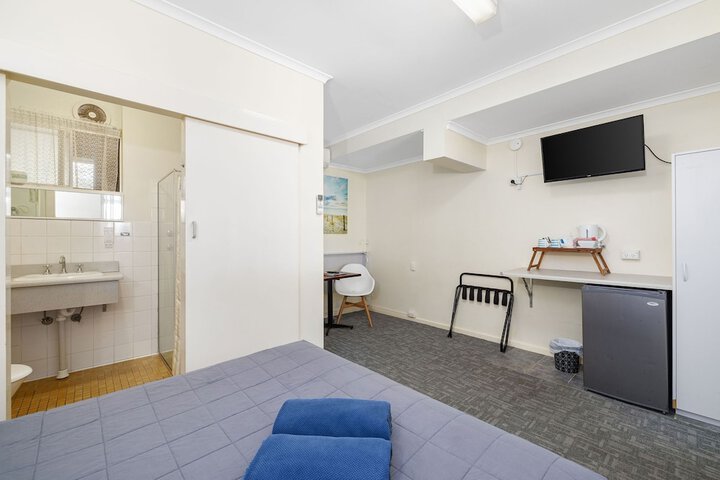 Room 16 of 24