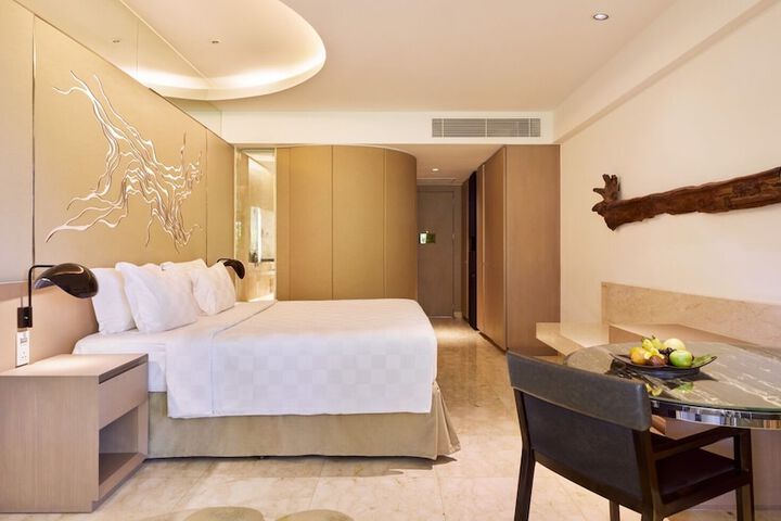Room 42 of 204