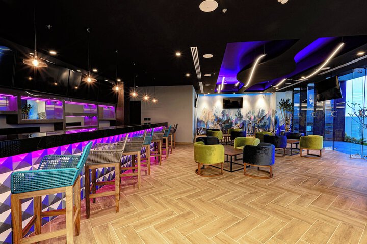 Lounge 61 of 69