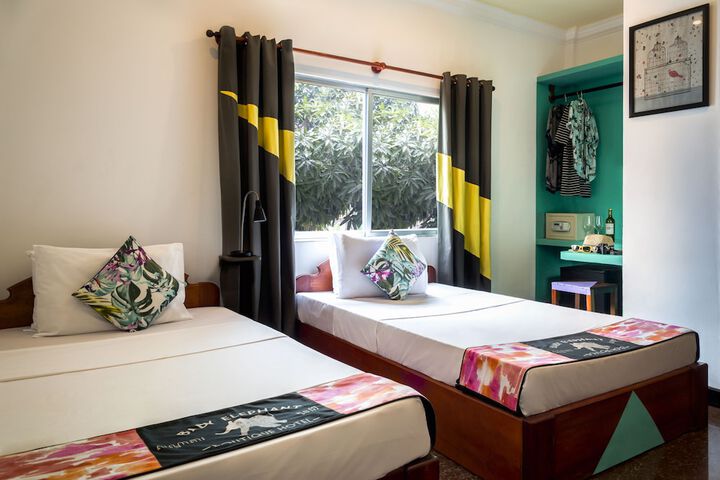 Room 28 of 146