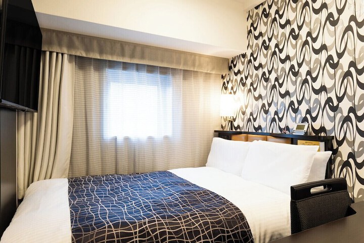 Room 4 of 90