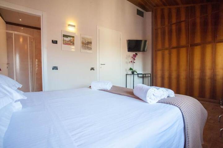 Room 4 of 27