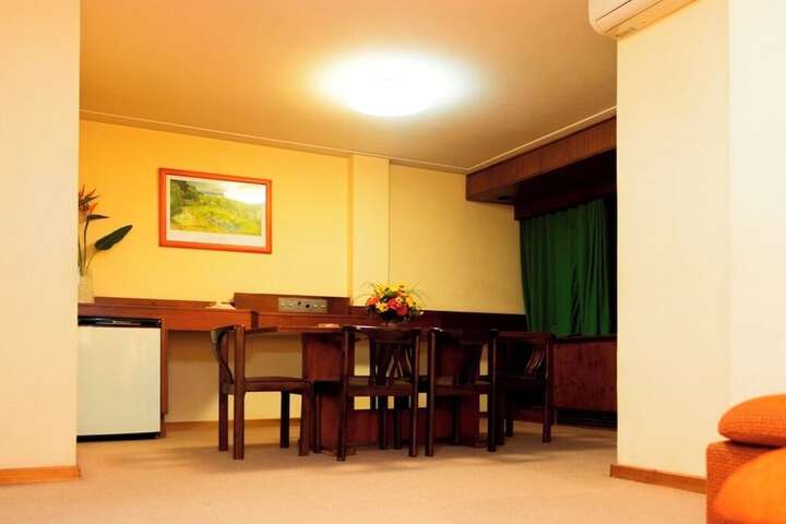 Room 8 of 18