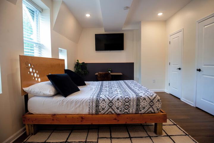 Room 5 of 126