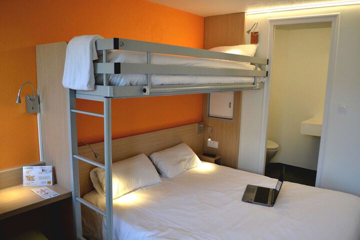 Room 11 of 31