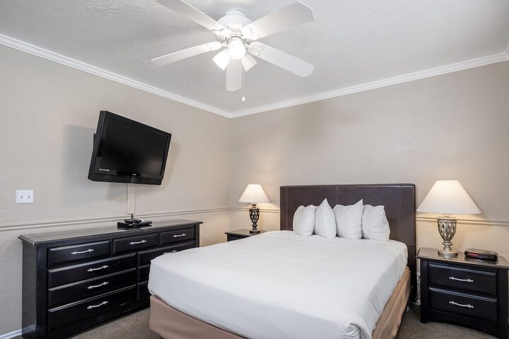 Room 8 of 32