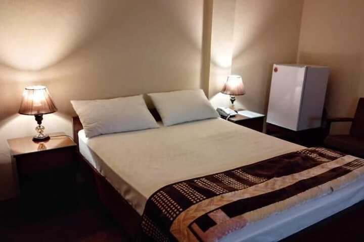 Room 6 of 13