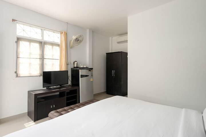 Room 8 of 94