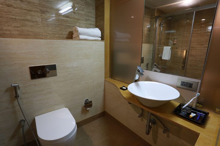 Room 10 of 24