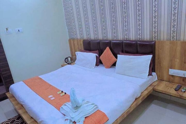Room 10 of 25