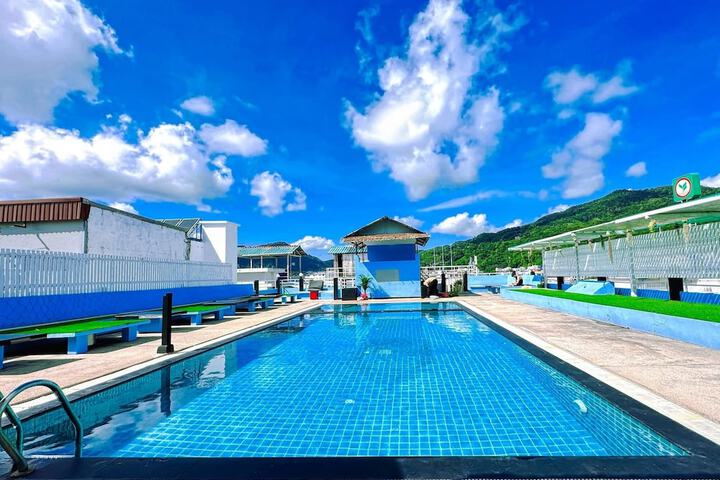 Pool 28 of 33