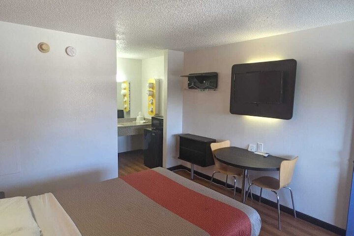 Room 8 of 47