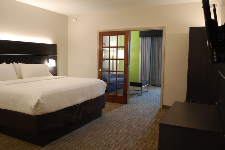 Suite King Size Bed (1 of 7)