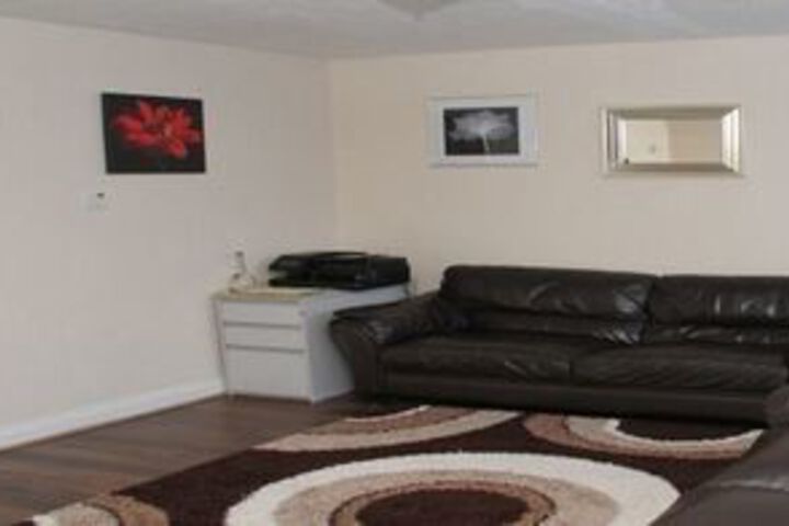 Lounge 9 of 34