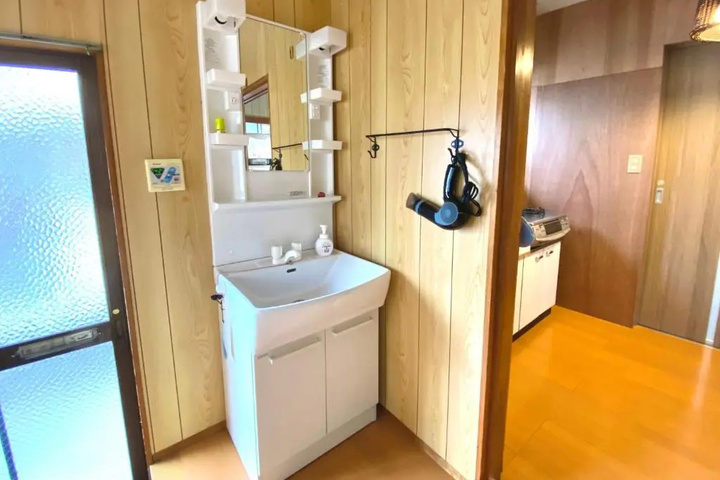 Room 6 of 15