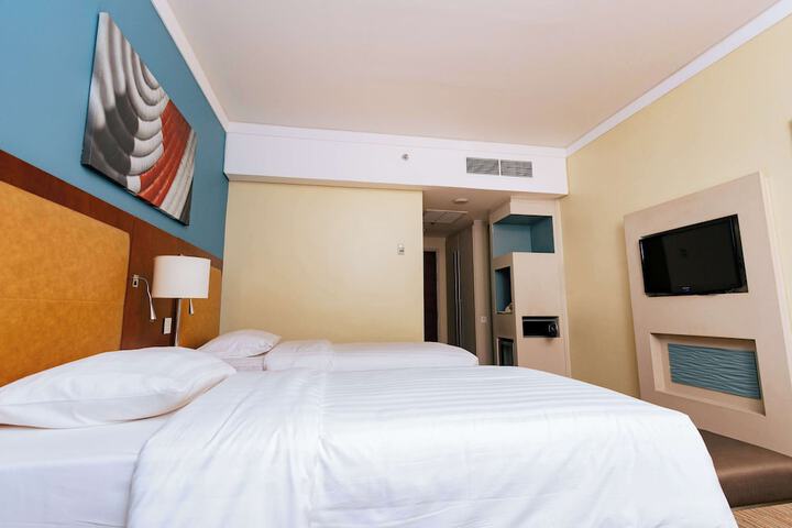 Room 18 of 108