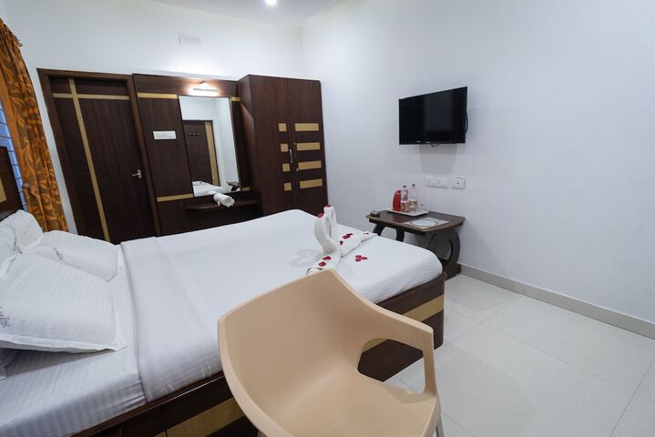 Room 8 of 18