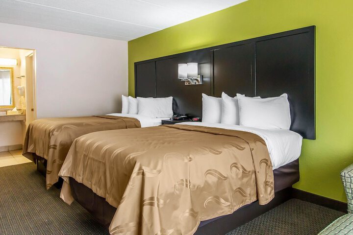 2 Double Beds (9 of 13)