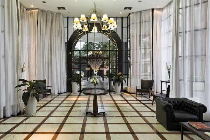 Entrance & Lobby