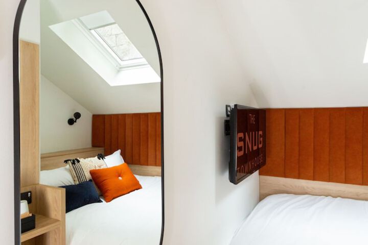 Room 10 of 25
